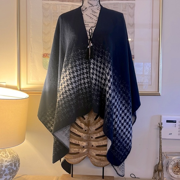 Marc New York poncho scarf - Picture 1 of 5
